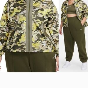 NWOT Nike Women's Olive Print Jacket